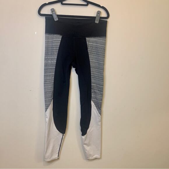Athleta High Rise Jacquard Flow Chart Yoga Workout Leggings Medium - Picture 5 of 5